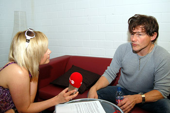 Schnappschuß mit Morten bei einem Interview mit a-ha. Interview, Michaela Schaffrath, Internet, Website, Schauspielerin, a-ha, 